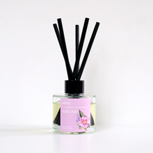 Load image into Gallery viewer, Rose Oud Reed Diffuser