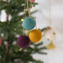 Load image into Gallery viewer, Christmas Felted Baubles
